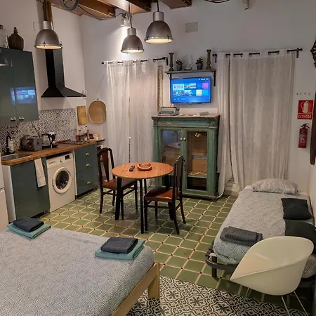 Daire Barcelona With Private Kitchen, Toilet & Shower 20min From The Center 5min To The *