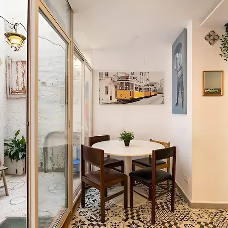Daire Barcelona With Private Kitchen, Toilet & Shower 20min From The Center 5min To The