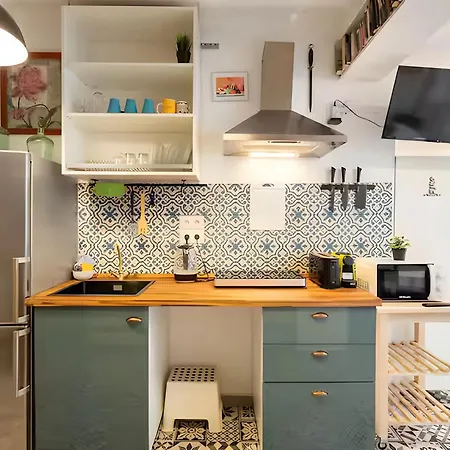 Barcelona With Private Kitchen, Toilet & Shower 20min From The Center 5min To The Daire *