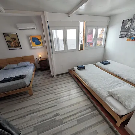 Barcelona With Private Kitchen, Toilet & Shower 20min From The Center 5min To The Sant Adria de Besos