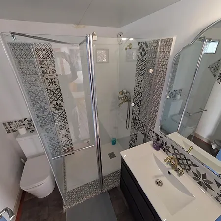 Barcelona With Private Kitchen, Toilet & Shower 20min From The Center 5min To The Daire