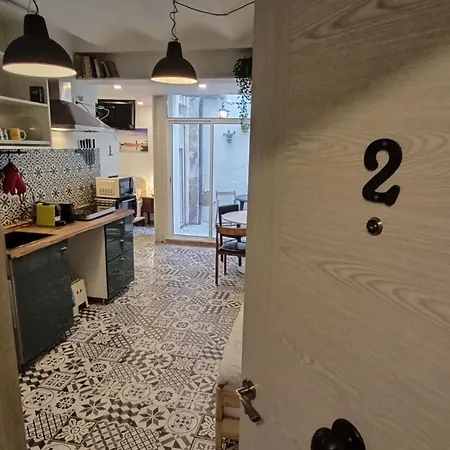 Barcelona With Private Kitchen, Toilet & Shower 20min From The Center 5min To The Lägenhet