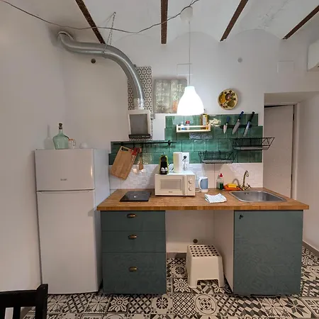 Barcelona With Private Kitchen, Toilet & Shower 20min From The Center 5min To The