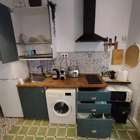 Barcelona With Private Kitchen, Toilet & Shower 20min From The Center 5min To The Lägenhet *