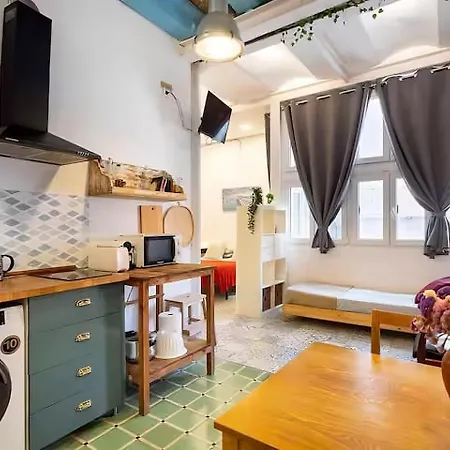Barcelona With Private Kitchen, Toilet & Shower 20min From The Center 5min To The Sant Adrià de Besòs
